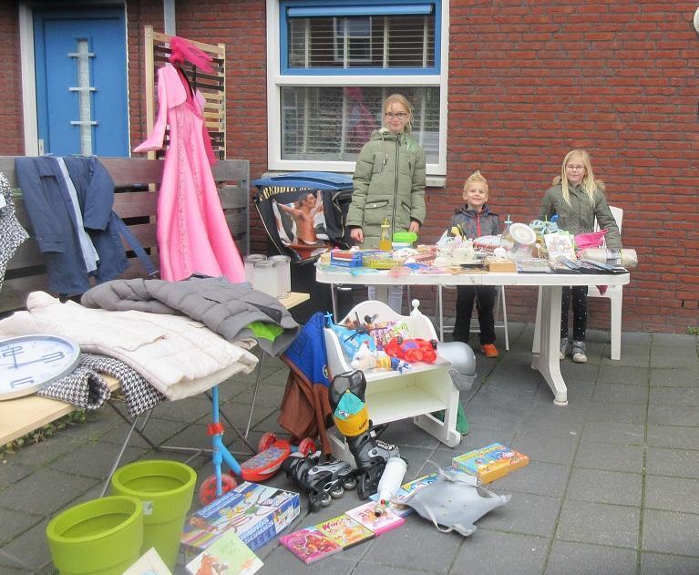 Garageverkoop in woonwijk Kloosterveen