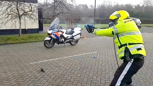 Politie Noord-Nederland geeft kijkje in vaardigheidstraining op de motor (Video)