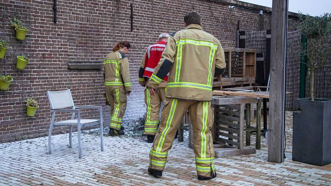Brandje gesticht op terras van restaurant in Assen