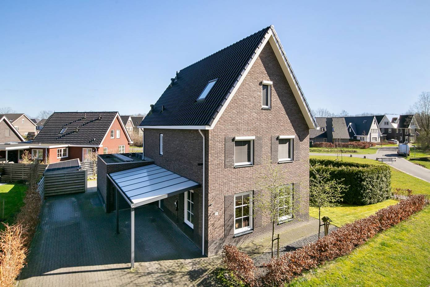 Te koop in Assen: royaal vrijstaand woonhuis met grote tuin en uitzicht op parkje