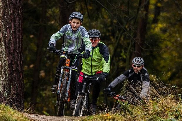 Natte en koude MTB Herfsttocht in Assen