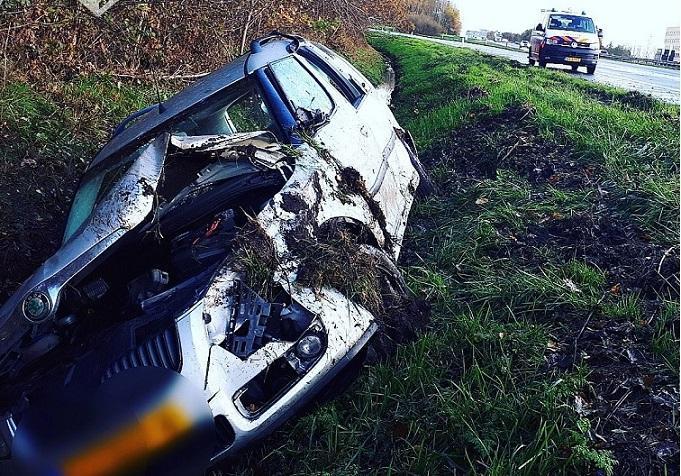 Gewonde bij eenzijdige aanrijding op A28