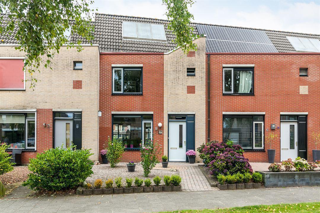 Te koop in Assen: ruime tussenwoning met bijkeuken