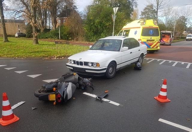 Botsing tussen auto en scooter in Peelo