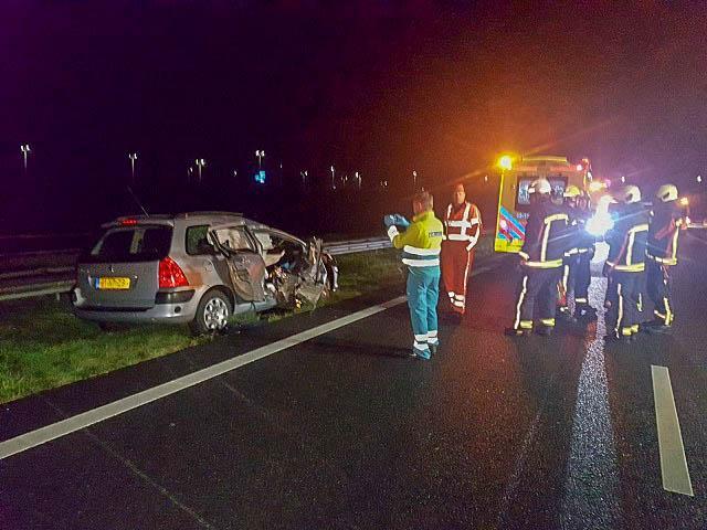 Gewonden bij aanrijding tussen auto en vrachtwagen op A28 bij Assen