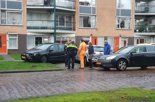 Autos beschadigd bij ongeval Troelstralaan