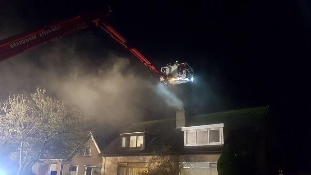 Veel rookontwikkeling bij schoorsteenbrand Zeijen