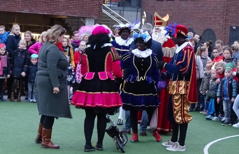 Sinterklaas bezoekt het Sterrenschip