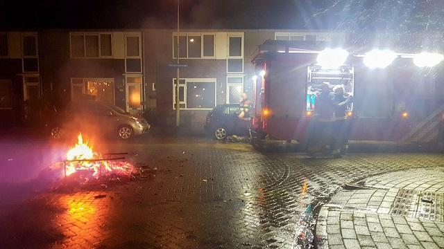 Vreugdevuurtjes door brandweer geblust