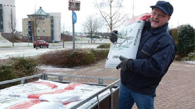 Asser Mannenkoor gaat weer potgrond leveren