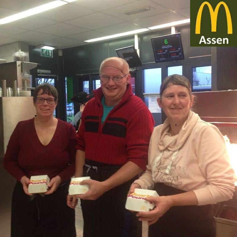 Gasten krijgen rondleiding McDonalds Assen