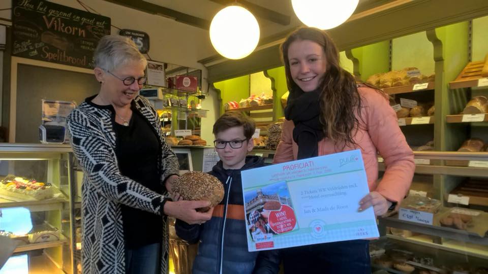 Familie de Roos is de gelukkige winnaar facebookactie PUUR speltbrood