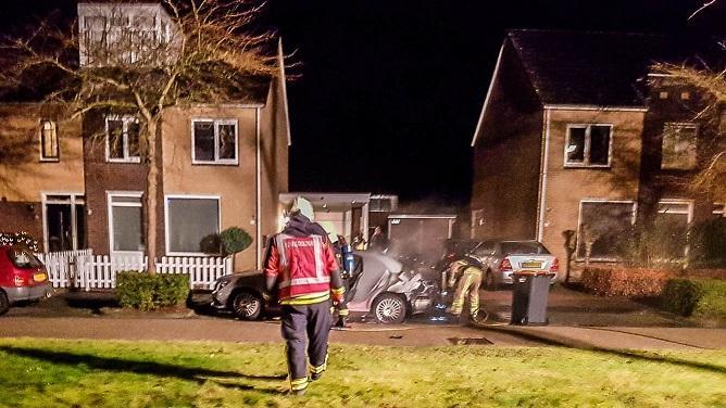 Politie zoekt getuigen van brand in taxi Marsdijk