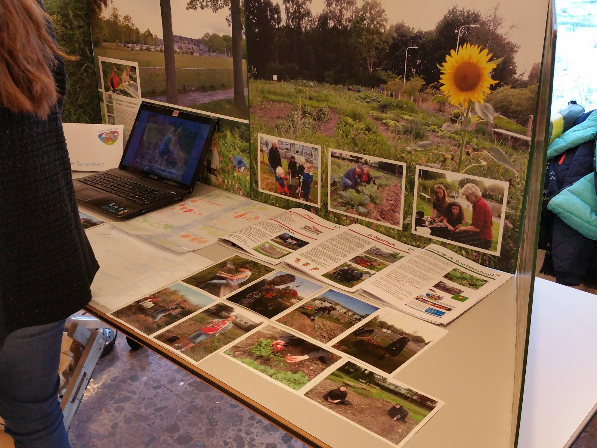 Cheque voor moestuin-project het Schakelveld