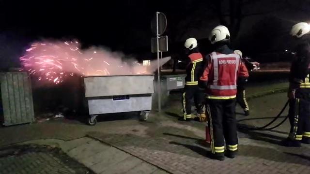 Container brandt uit in Assen-Oost