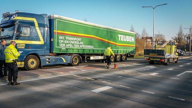 Fietser gewond bij aanrijding Kloosterveen (Video)