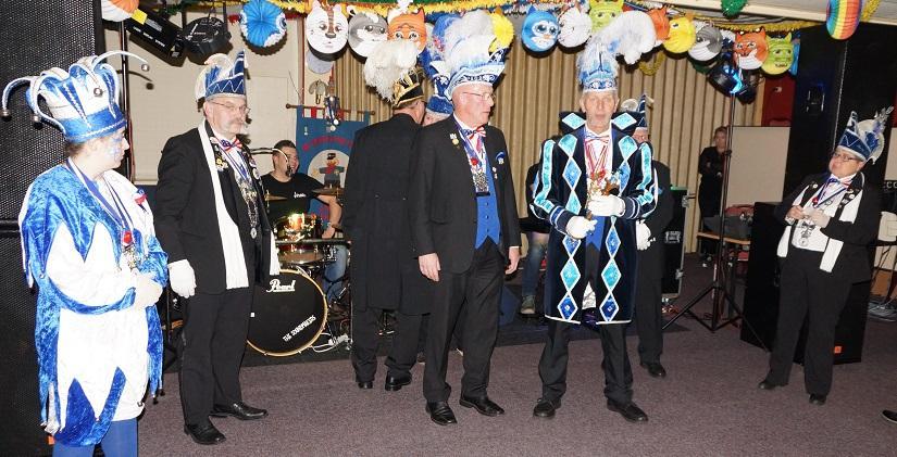 Carnavalsfeest in het wielerhome in Assen