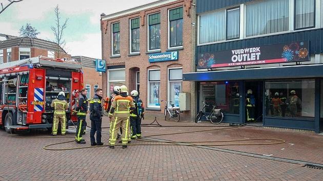 Brand in vuurwerkwinkel in Assen