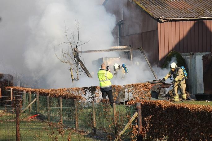 Kantoorunit brandt uit in Hijken