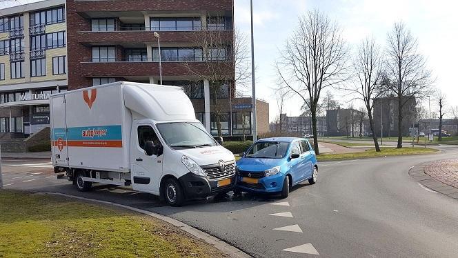 Automobilist aangehouden na aanrijding met mini-vrachtwagen