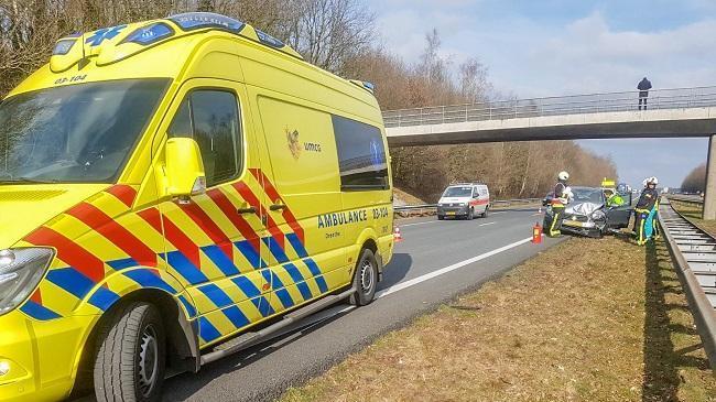Autos botsen op vrachtwagen op A28 tussen Assen en Hoogeveen (Video)
