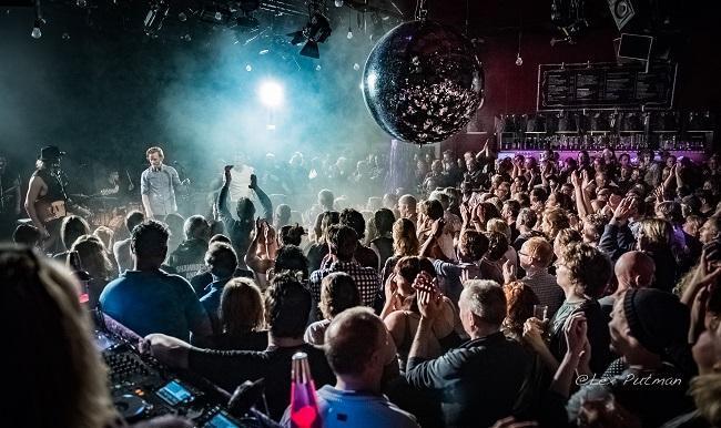 Prince Tribute Band treedt op in De Nieuwe Kolk