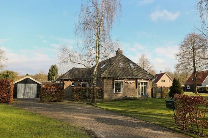 Te koop in Assen: semi-bungalow met vrijstaande garage