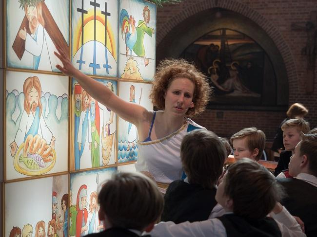 Kinderuitvoering Mattheüs Passion in de Jozefkerk te Assen