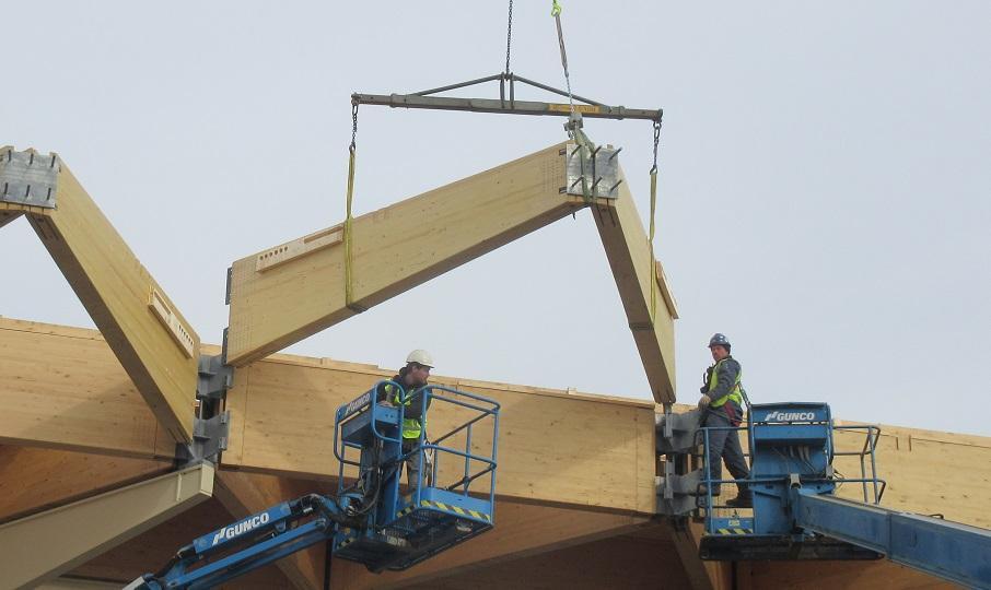 Aanleg dakspanten op stationshal van Assen (Video)