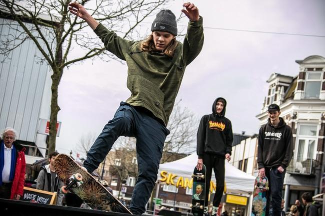 Skantina houdt mini eet en skate evenement in centrum (Video)