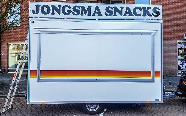 Openingsactie Jongsma Snacks op Asser markt: patatje voor een euro
