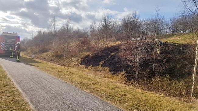 Opnieuw stuk berm afgebrand op Messchenveld