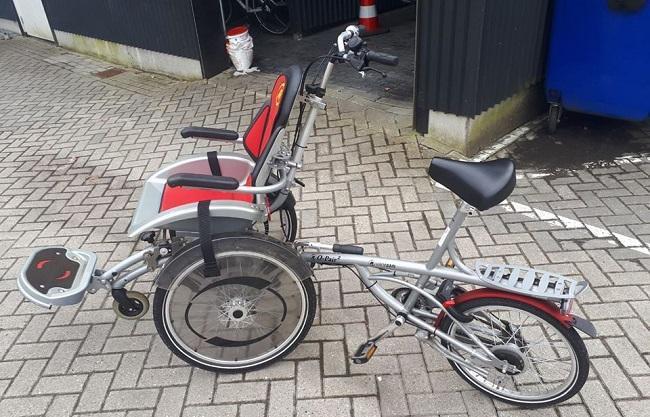Politie zoekt eigenaar van rolstoel-fiets
