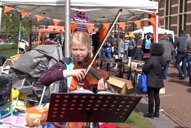 Koningsdag Bovensmilde: schijt je rijk in een nieuw jasje