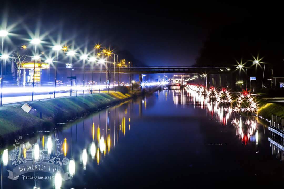 Wij Zijn Bovensmilde doet donatie aan Stichting Kerstverlichting aan de Vaart