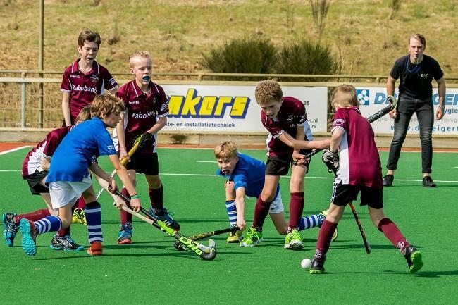 Open dag Hockey Vereniging Assen onder voorjaarszonnetje