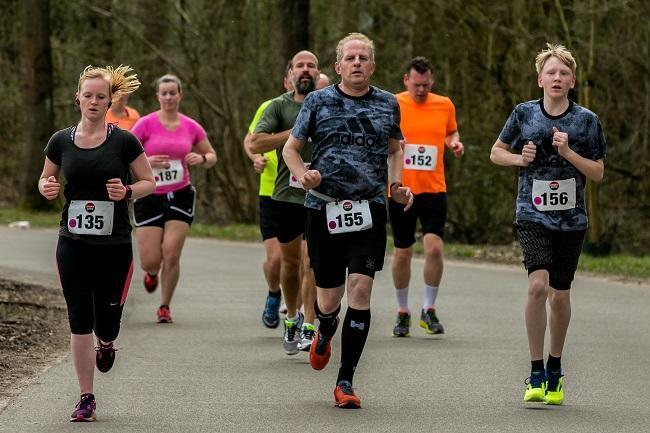 In beeld: honderden hardlopers bij De FORTE10vanAssen