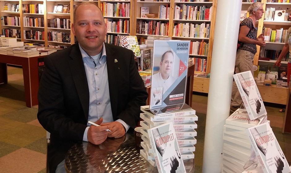 Signeersessie met longarts Sander de Hosson met zijn boek Slotcouplet