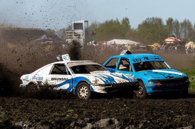 In beeld: Autocross in Bovensmilde tijdens Oalerwets Feesie