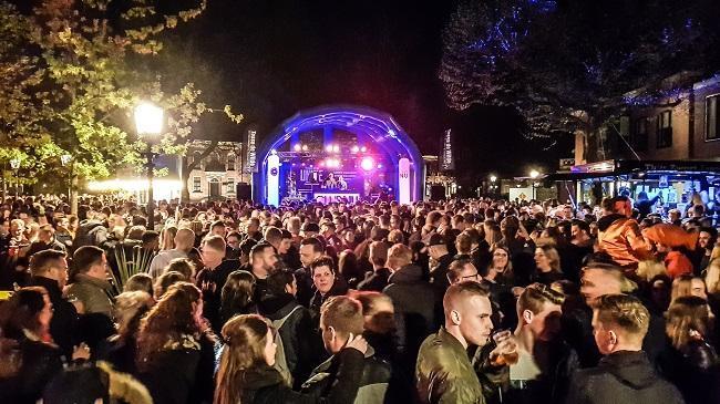 Binnenstad van Assen wordt één groot feest tijdens Koningsnacht 2024