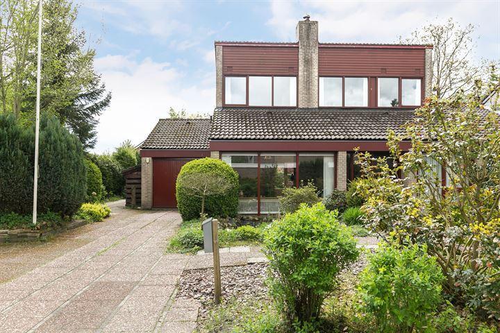 Te koop in Assen: halfvrijstaande semi-bungalow met garage