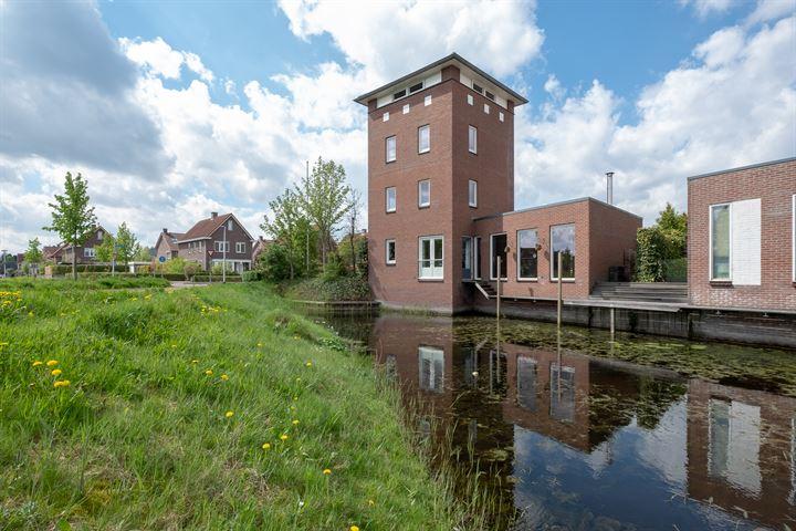 Te koop in Assen: vrijstaande woning aan het water met sauna