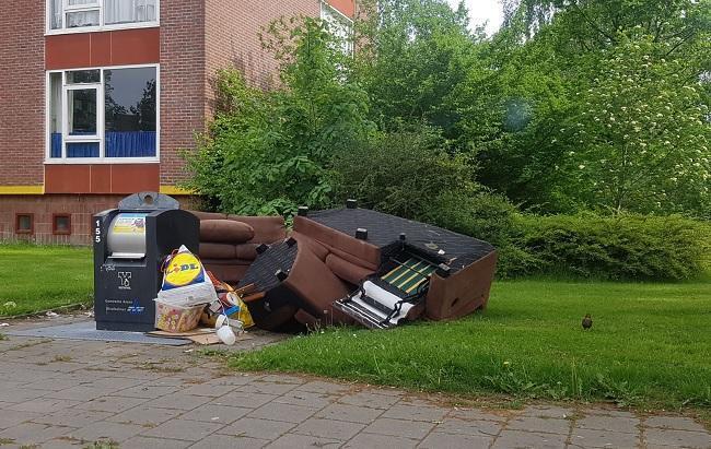 Steeds vaker grof vuil bij containers gedumpt