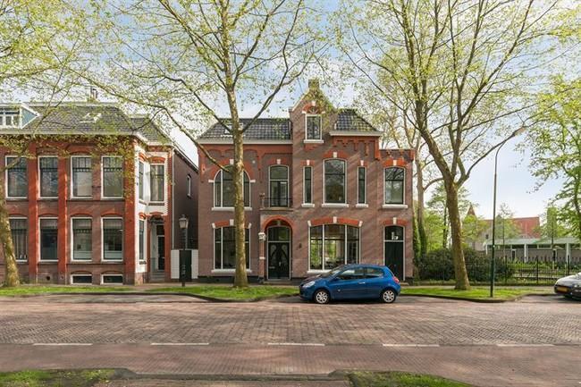 Te koop in Assen: vrijstaand herenhuis in binnenstad met 12 kamers