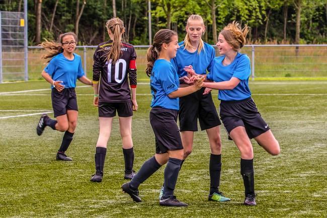 FC Assen dames MO13-1 winnen: staan in bekerfinale