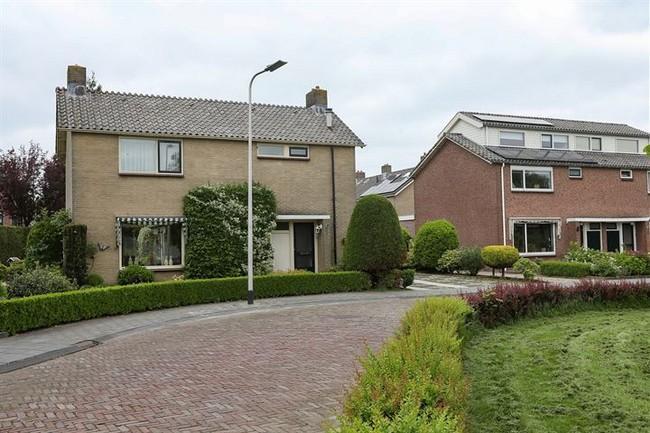 Te koop in Assen: vrijstaand woonhuis met inpandige garage