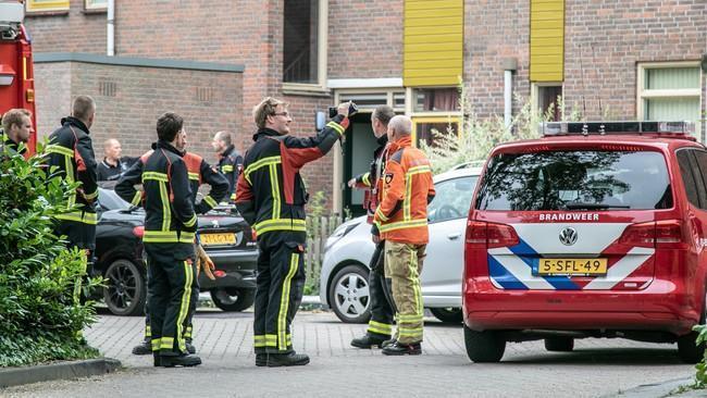 Brandweer rukt drie keer uit naar brandgerucht naast politiebureau