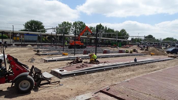 Busstation krijgt betonvloer en Vredeveldsetunnel is open