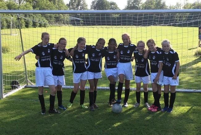 Meisjes Het Krijt Noordelijk kampioen schoolvoetbal