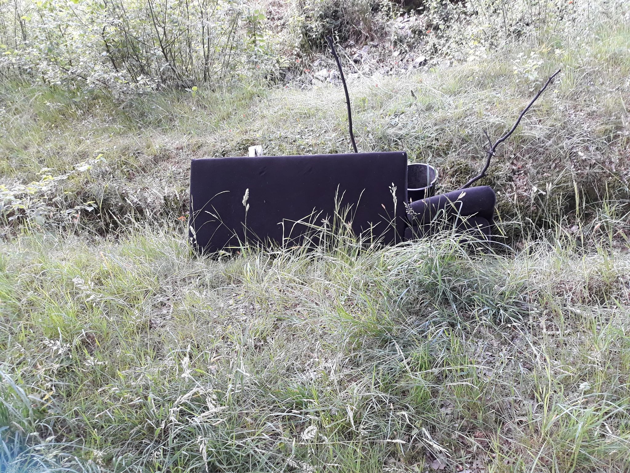 Afval aan Witterhoofdstraat bij Baggelhuizen gedumpt